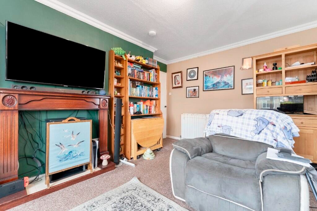 St. Columba Gardens, Dundee, DD3 - 5