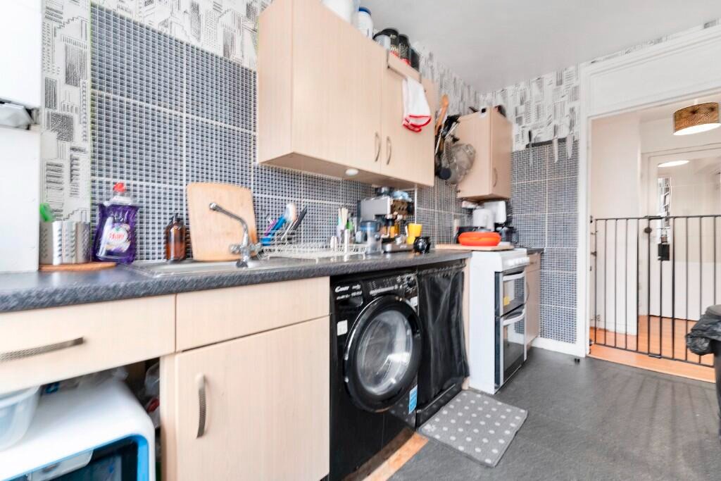 St. Columba Gardens, Dundee, DD3 - 7