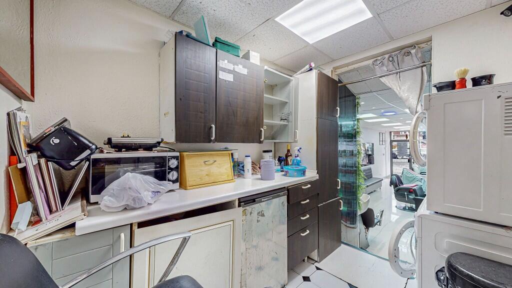 Moss Street, Paisley, PA1 - 2