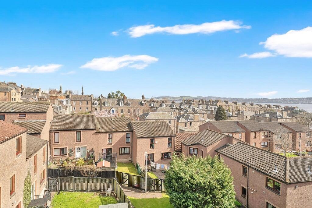 Step Row, Dundee, DD2 - 4