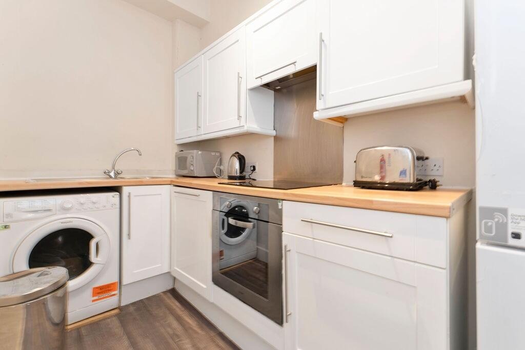 Step Row, Dundee, DD2 - 9