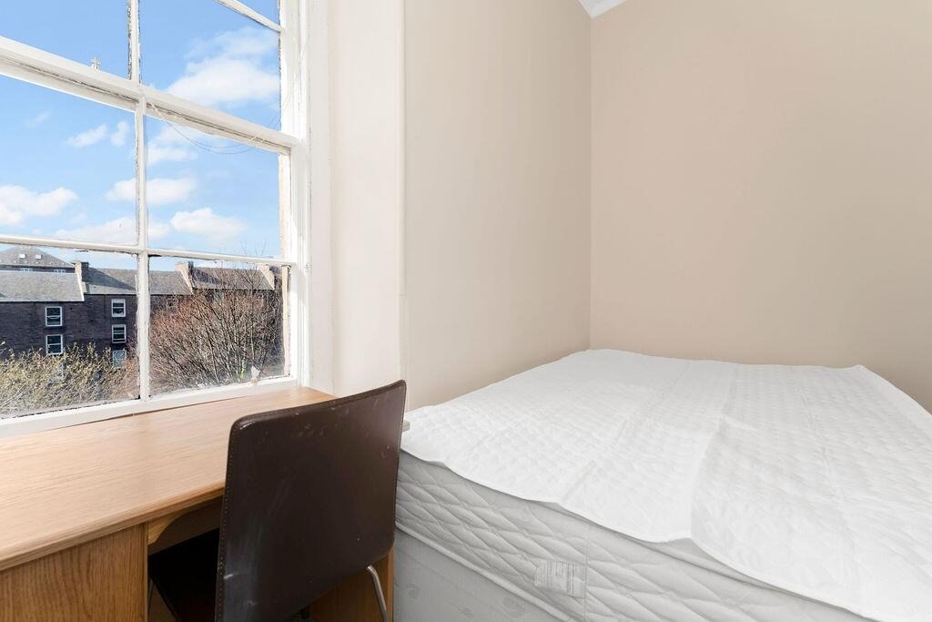 Step Row, Dundee, DD2 - 14