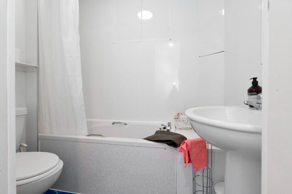 Bernard Terrace, Edinburgh, EH8 - 18